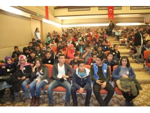 Şanlıurfa’da 8. Sınıf Öğrencilerine Soru Bankası Dağıtıldı