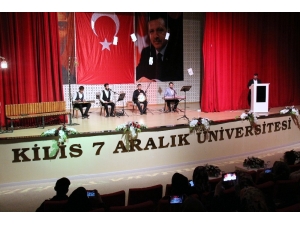 Öğrencilerden Şiir Dinletisi