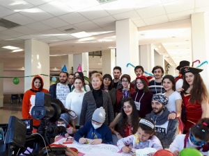 Onkoloji Merkezi’nde Tedavi Gören Çocuklara Yeni Yıl Etkinliği