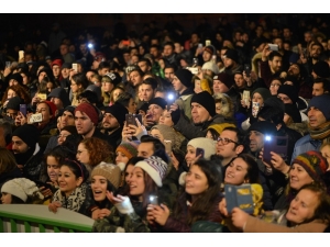 Leman Sam Şarkıları İle Isıttı