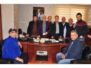 Dolmuş Şoförü Aracında Bulduğu Cüzdanı Sahibine Teslim Etti