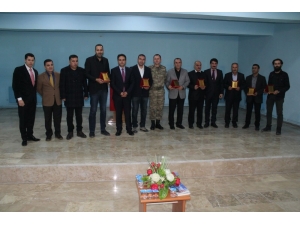 Yazar Ve Şairler Öğrencilerle Bir Araya Geldi