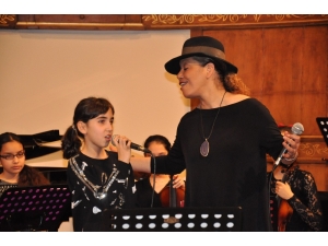 Ünlü Caz Duayeni Sahneyi Çocuklarla Paylaştı