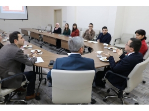 Rektör Kızılay İletişim Fakültesini Gezdi