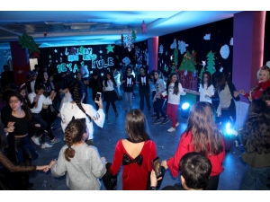 Beyaz Kule Okulları Öğrencileri Yeni Yılı Coşkuyla Kutladı