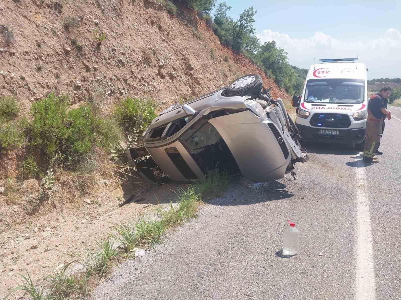 manisa-da-otomobil-takla-atti-2-yarali