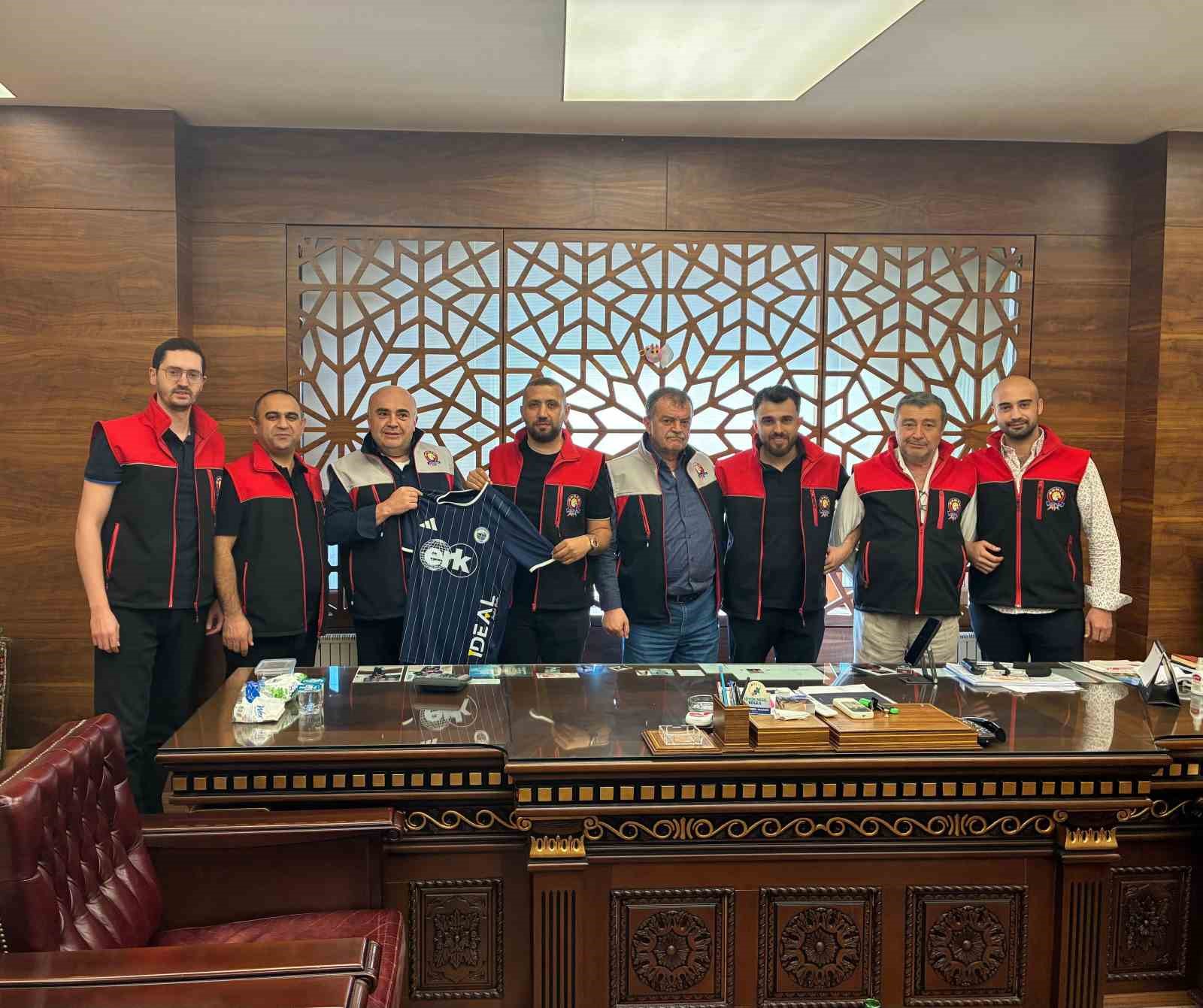 fazlioglu-ailesinden-omuz-omuza-sponsorluk-anlasmasi