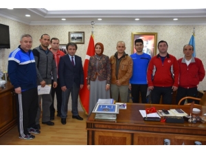 Antrenörlere Teşekkür Belgeleri Verildi