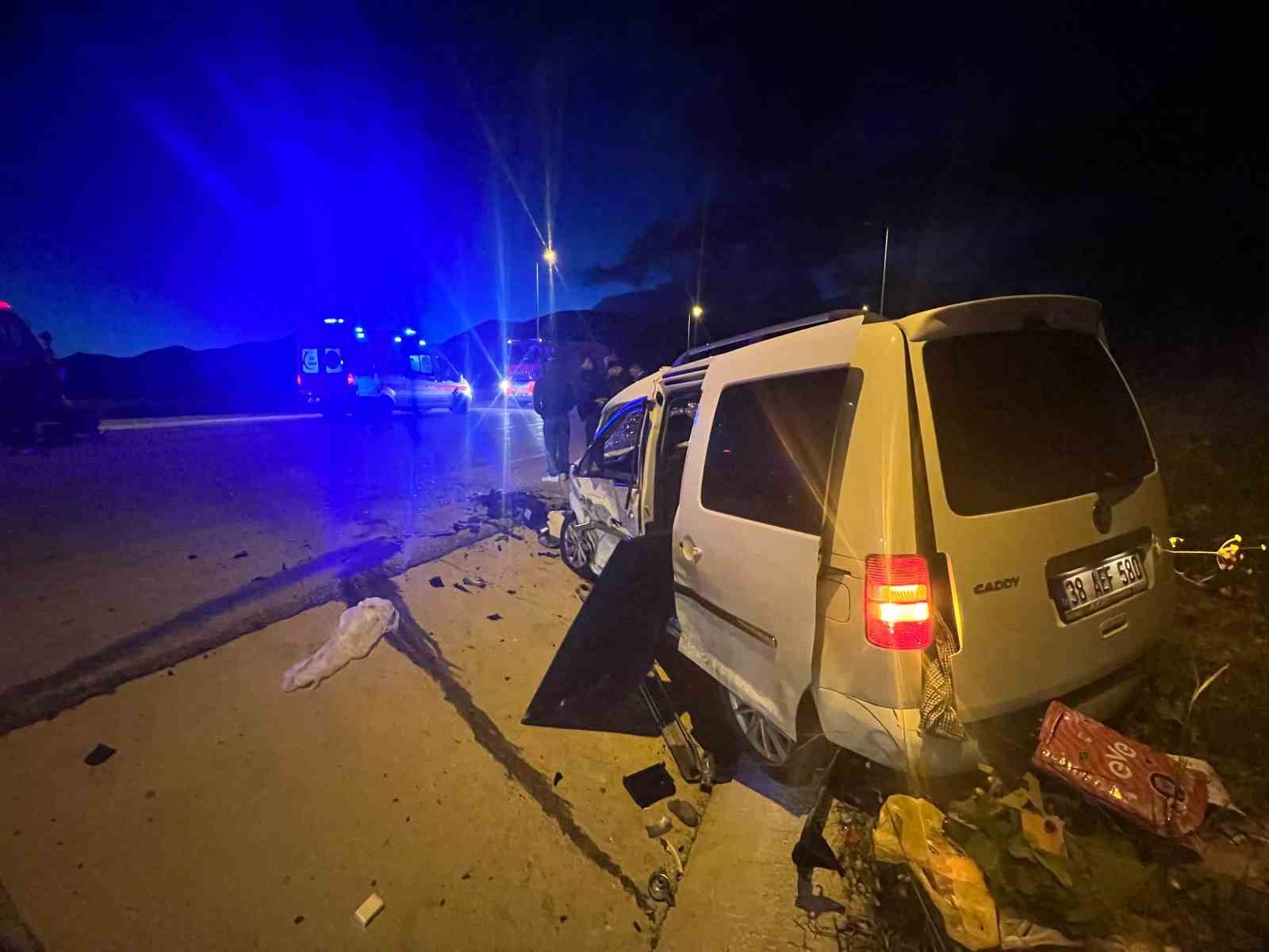 kayseri-de-otomobille-hafif-ticari-arac-carpisti-1-olu-6-yarali
