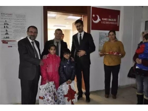 Göçmen Çocuklarına Yeni Yıl Hediyesi