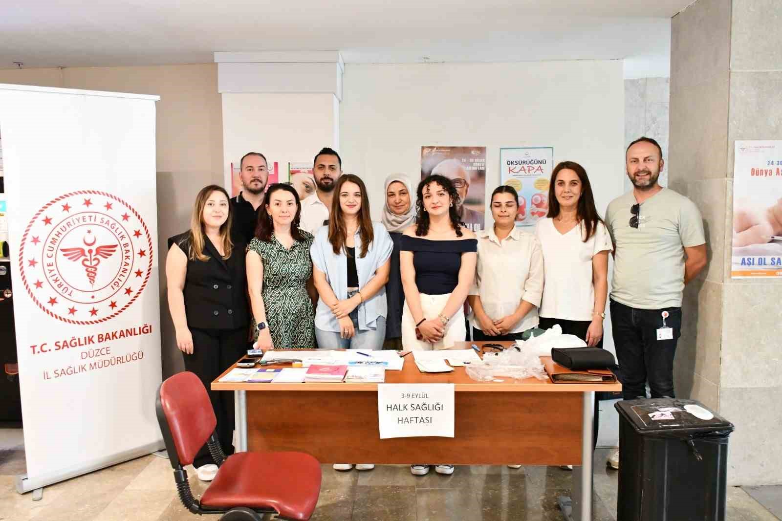 duzce-de-hastanede-her-gun-halk-sagligi-standi-kuruldu