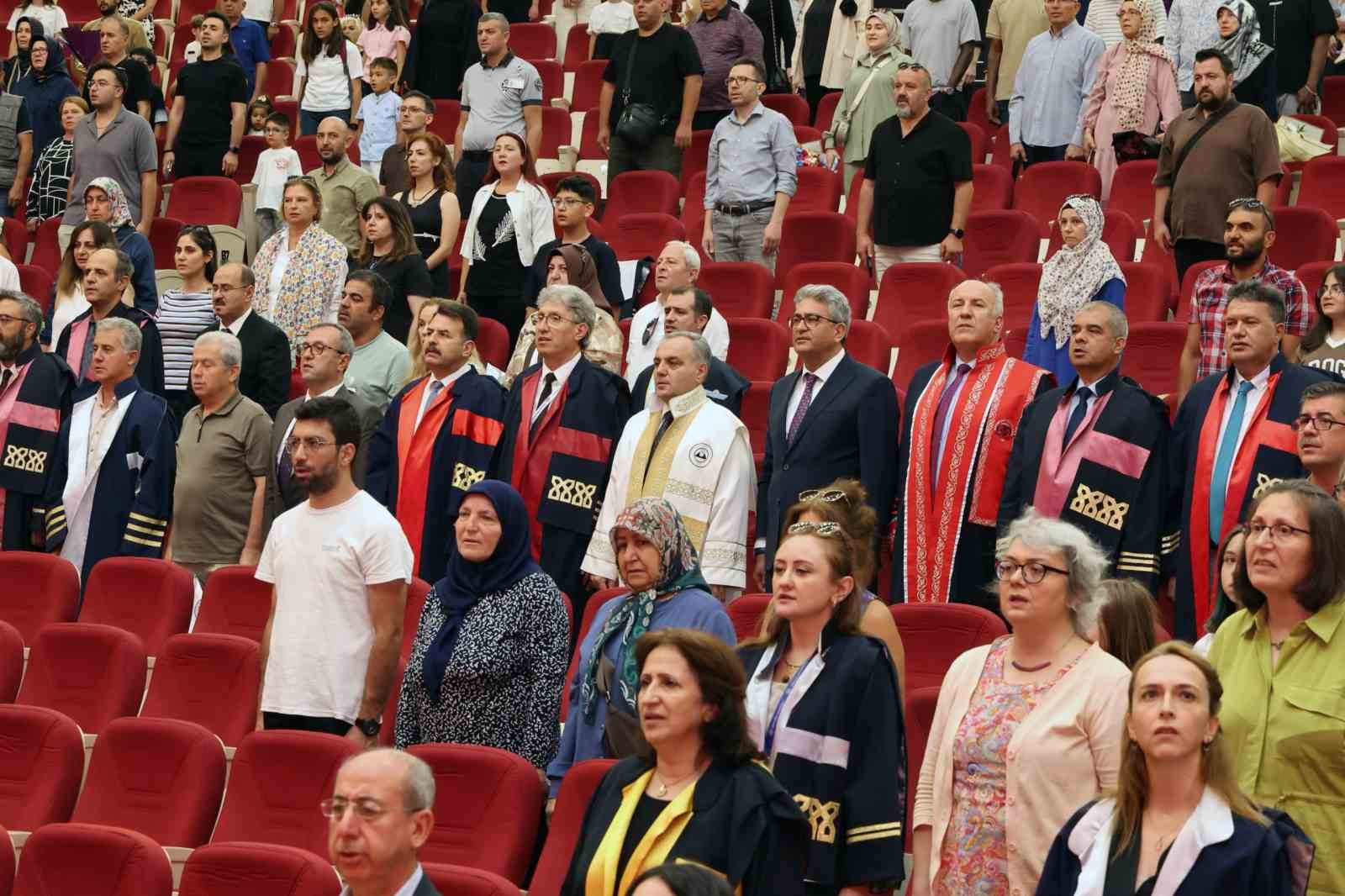 eru-de-lisansustu-mezuniyet-sevinci-yasandi