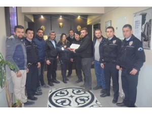 Ak Parti’li Gençlerden Emniyet Güçlerine Yeni Yıl Ziyareti