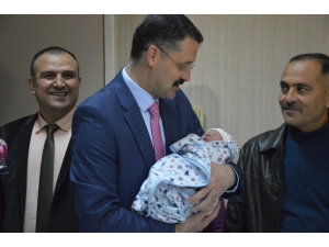 2018’in İlk Bebekleri Altınını Aldı