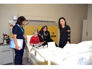 İl Sağlık Müdürlüğü Hasta Çocuklara Kitap Hediye Etti