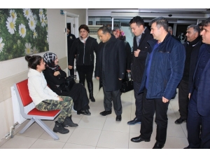 Ak Parti Heyeti Hasta Ve Hasta Yakınlarını Ziyaret Etti