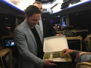 Kaymakam’dan Yolculara Yeni Yıl Tatlısı