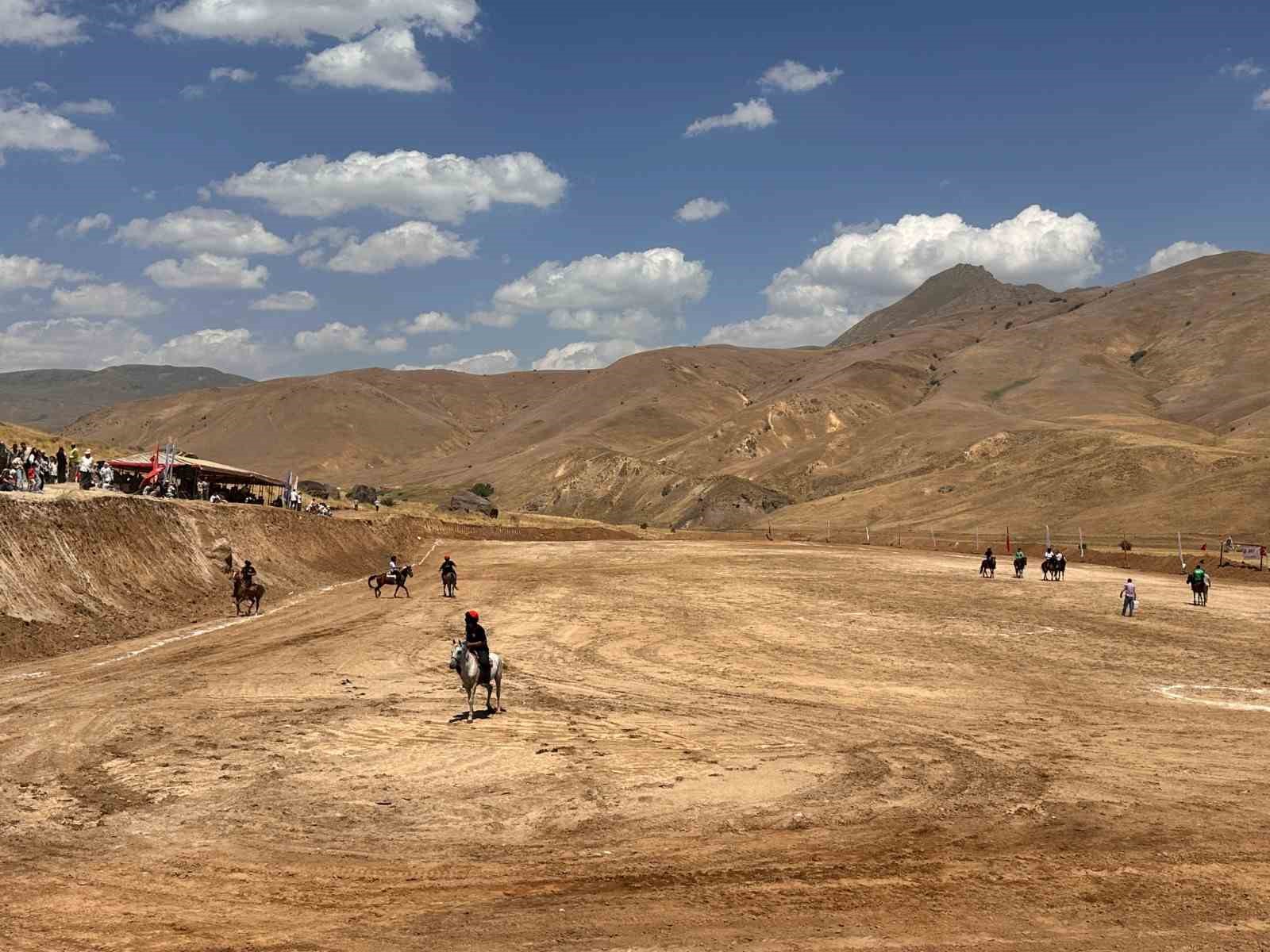 ercis-ulupamir-kokboru-atli-spor-kulubu-finale-yukseldi