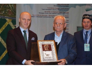 Eskişehirli Şair Ve Yazar Mustafa Özçelik’e Uluslararası Ödül