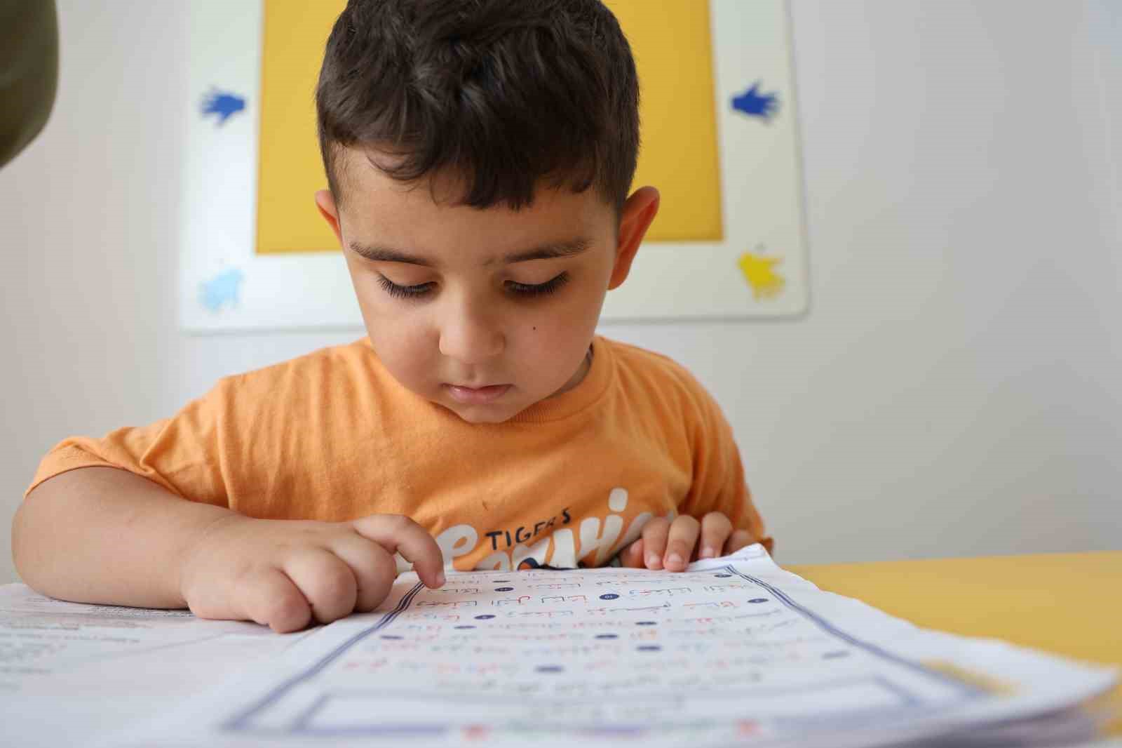 4-yasindaki-kerem-kayra-6-ayda-kur-an-i-kerim-ogrendi