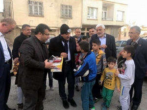 Başkan Kara Çocukları Sevindirdi