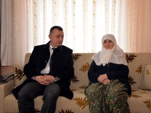 Vali Büyükakın Bozüyük’te Şehit Ailesini Ziyaret Etti