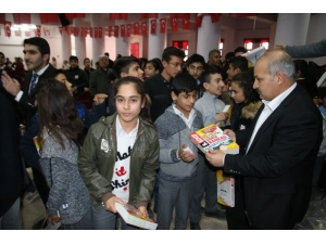 Suruç’ta Öğrencilere Konu Anlatımlı Kitap Dağıtıldı