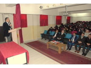 Yazar Ve Şairler, Tuşbalı Gençlerle Buluştu