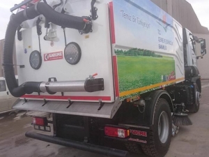 Akçakoca’da Yeni Çöp Kamyonu Hizmete Girdi