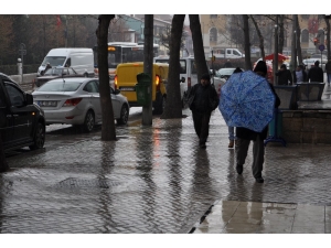 Kar Beklenirken Yağmur Geldi