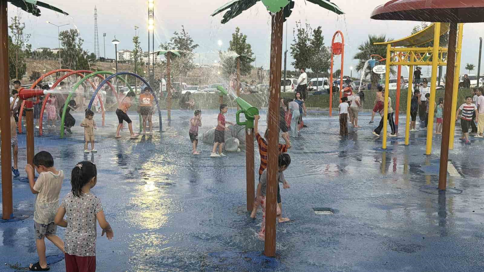 kavurucu-sicakta-cocuklarin-serinlik-adresi-su-oyun-parklari