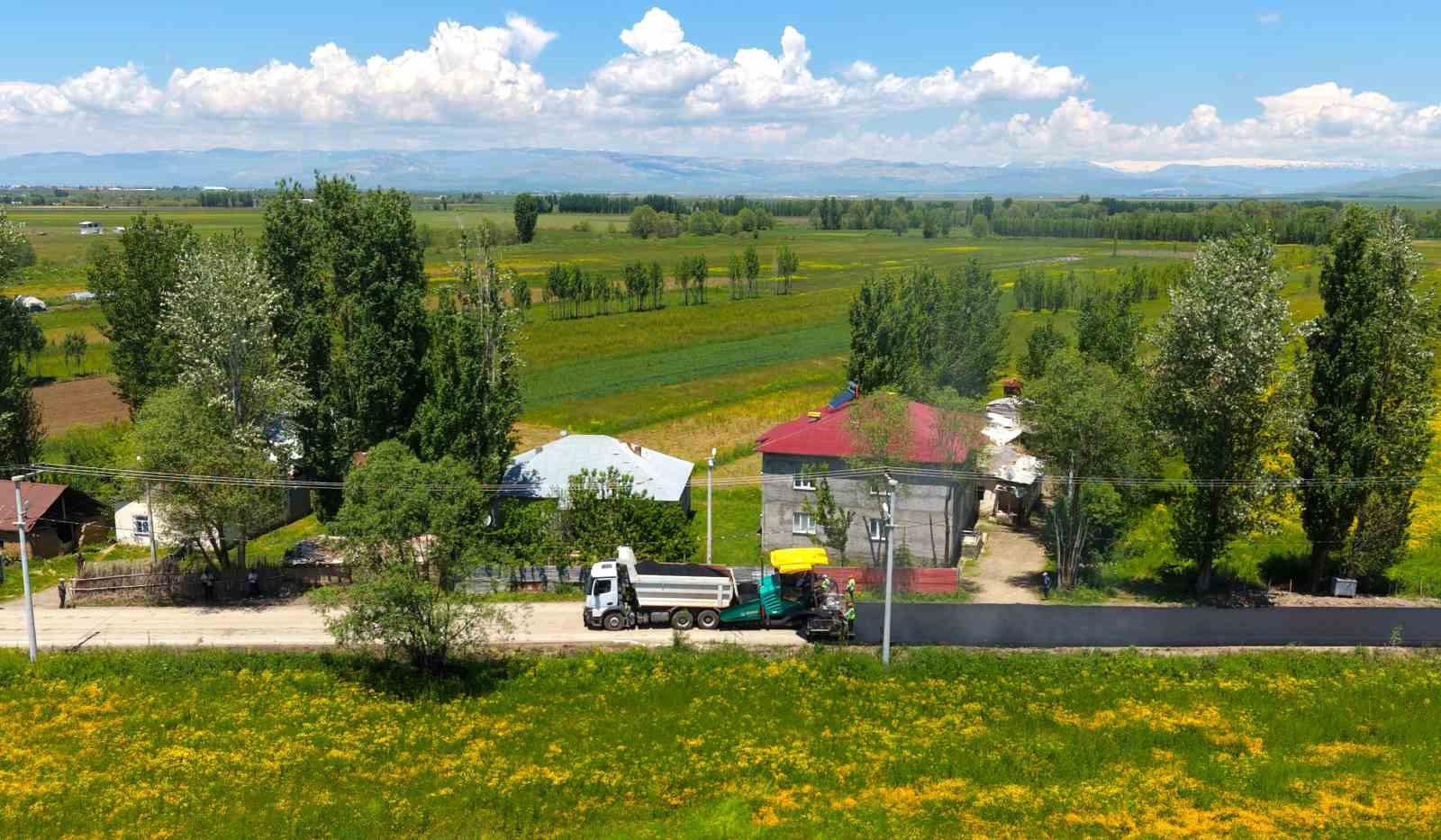 mus-ta-koy-yollarinda-asfalt-seferberligi