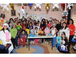 Esogü Sağlık Uygulama Ve Araştıma Hastanesi Büyük Çocuk Servisi’nde Yılbaşı Kutlaması