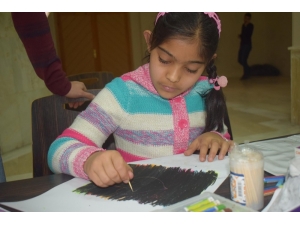 Suriyeli Çocuklar Hayallerini Resimlerle Anlattılar