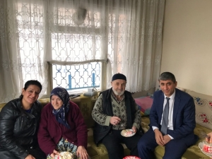 Serdivan Belediyesi’nden Yaşlılara Doğum Günü Sürprizi