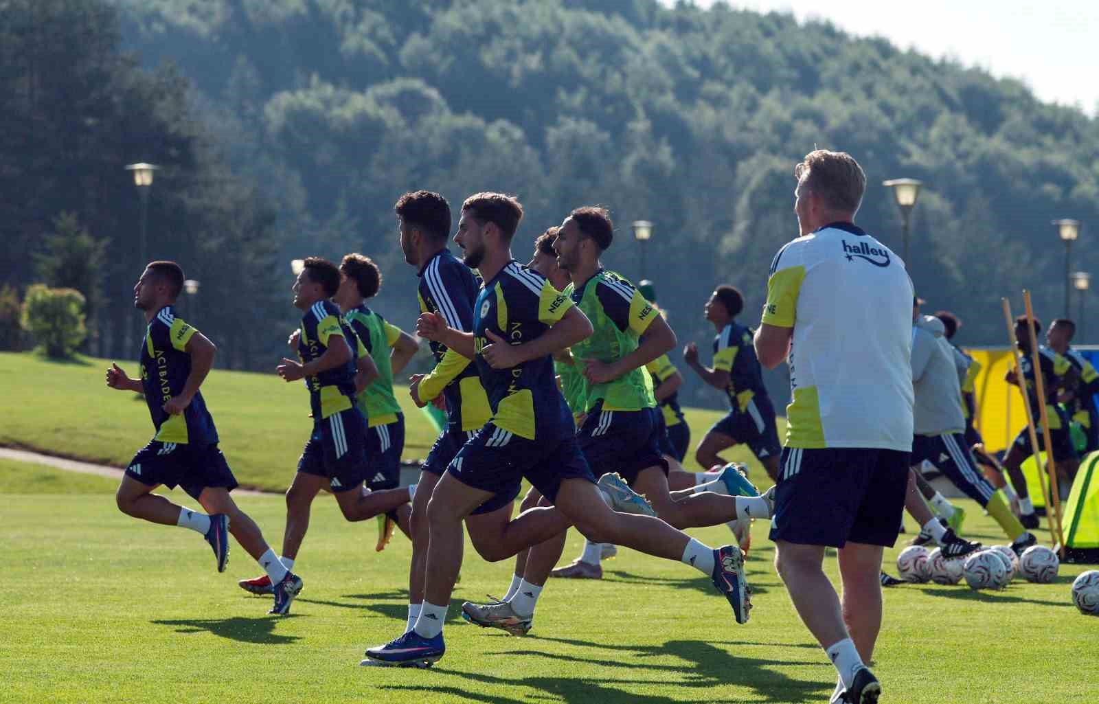 fenerbahce-gunu-cift-antrenmanla-tamamladi