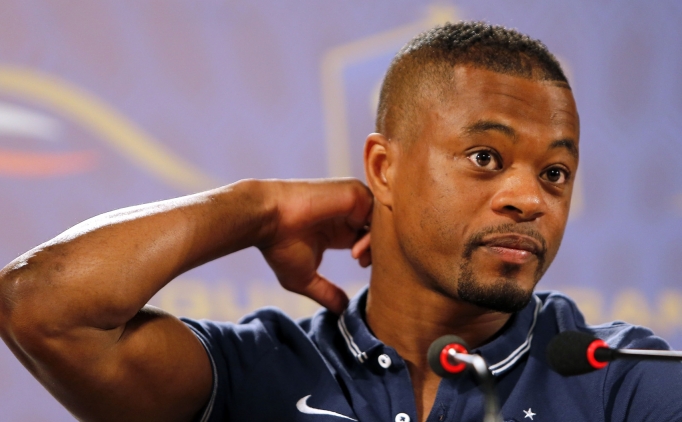 "galatasaray, Evra'ya Imzayı Attırıyor"