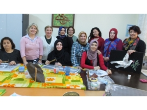 Tel Ve Çivilerle Resim Yapıyorlar