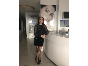 Göz Çevresindeki Kırışıklıklarına Dikkat