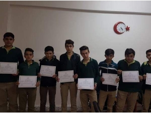 Hijyen Kursunu Başarıyla Bitiren Öğrencilere Belgeleri Verildi