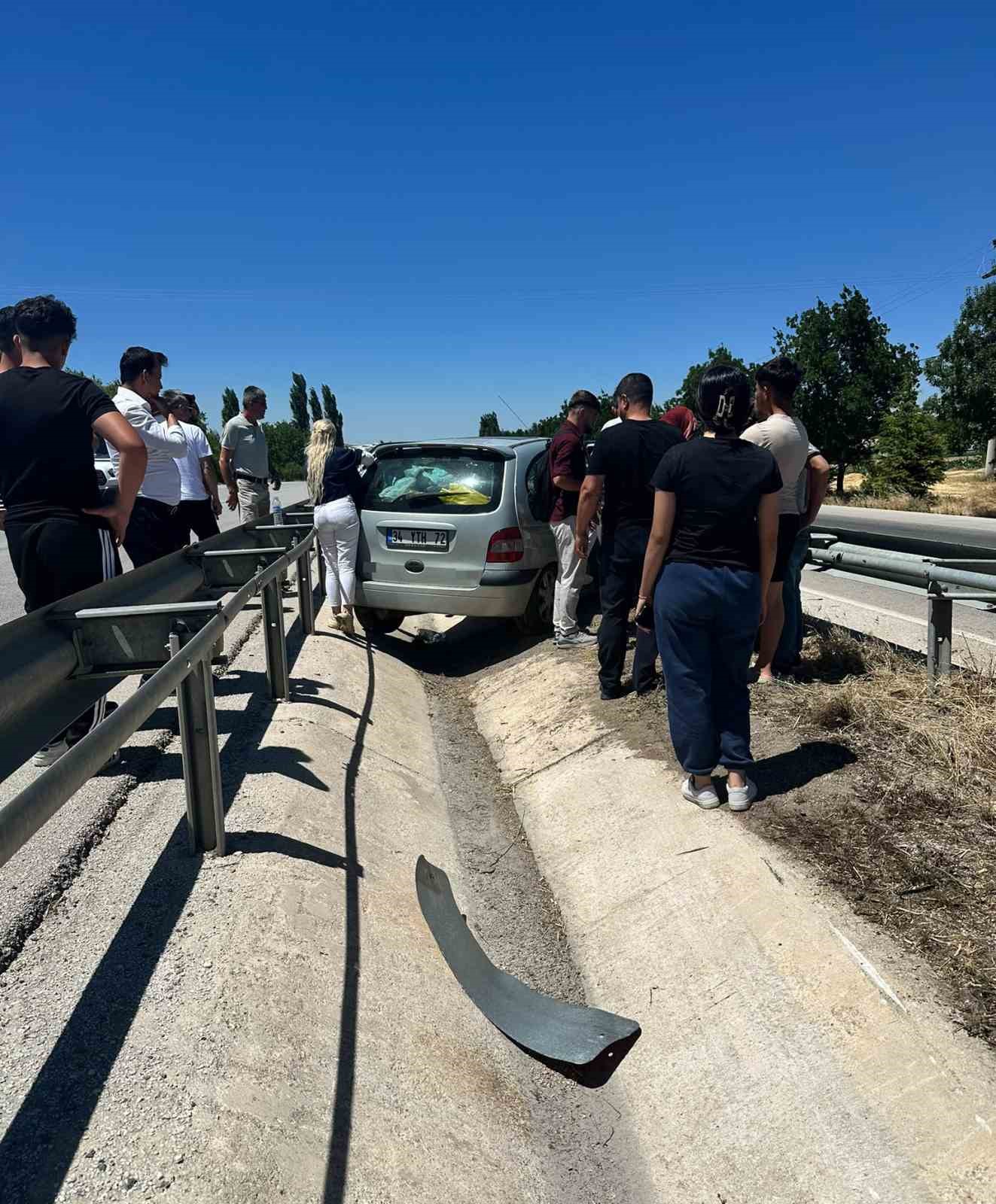 burdur-da-otomobil-refuje-cikti-6-yarali