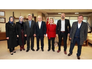 Başkan Karaosmanoğlu “Öğretmen Hayatı Anlatan Yol Gösterendir’’