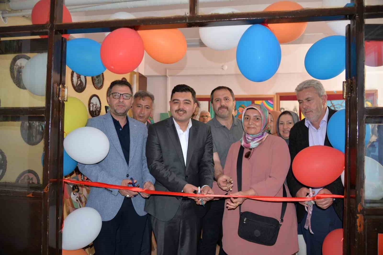 turkeli-de-kursiyerlerin-bir-yillik-emegi-gorucuye-cikti