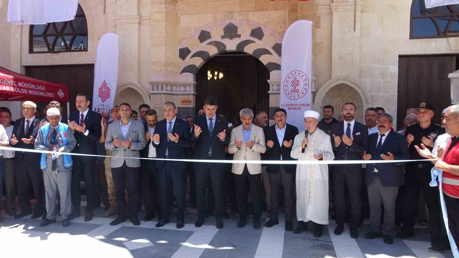 depremde-hasar-goren-kilis-ulu-cami-ile-surahbil-bin-hasene-cami-ve-turbesi-yeniden-ibadete-acildi