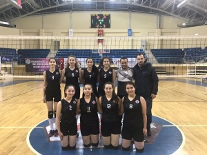 Bilecik Belediyesi Yıldız Kızlar Voleybol Takımı İlk Maçında Rakibine Set Vermedi