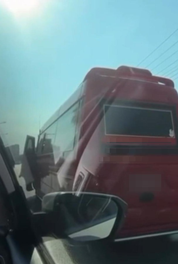 mersin-de-cevreyolunda-yolcu-indiren-minibus-surucusune-ceza