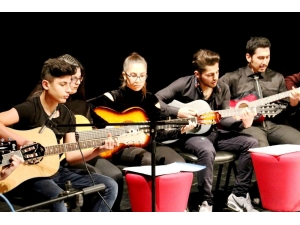 Aydın’da Barış Manço’nun Eserlerini Seslendirdiler