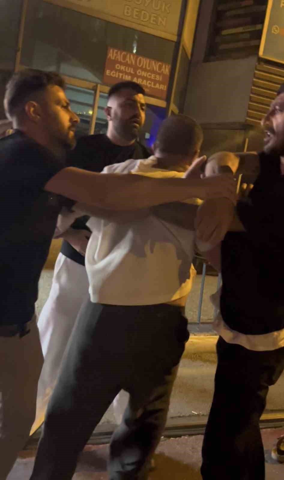 gece-kulubunden-cikip-kavgaya-boyle-tutustular-ayakta-zor-durdular