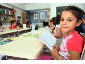 Bayraklı’nın Kütüphanelerine Tam Not