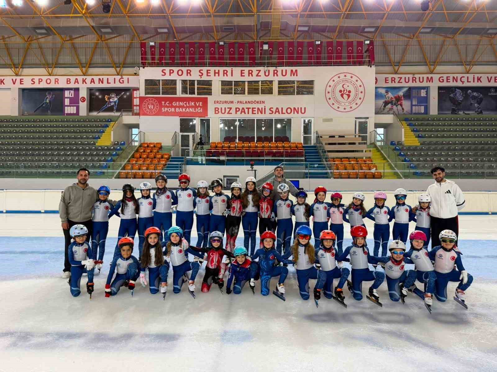samsunlu-buz-pateni-sporcularindan-turkiye-sampiyonasi-nda-25-madalya